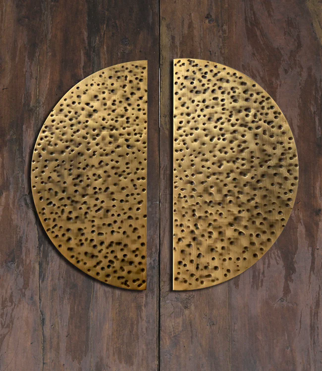 Quomodo Brass Carved Door Handles Transform Home Interiora?